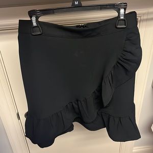 NEVER WORN BLACK RUFFLE SKIRT SIZE S
